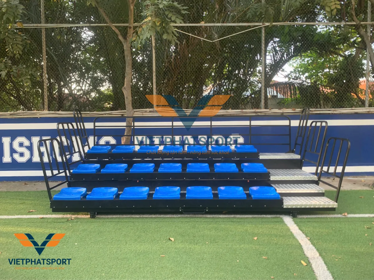 Lắp đặt khán đài xếp cho trường Quốc tế TP. HCM