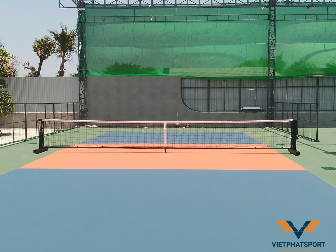 Sân Riverside TP.HCM lắp đặt trụ lưới Pickleball Việt Phát Sport