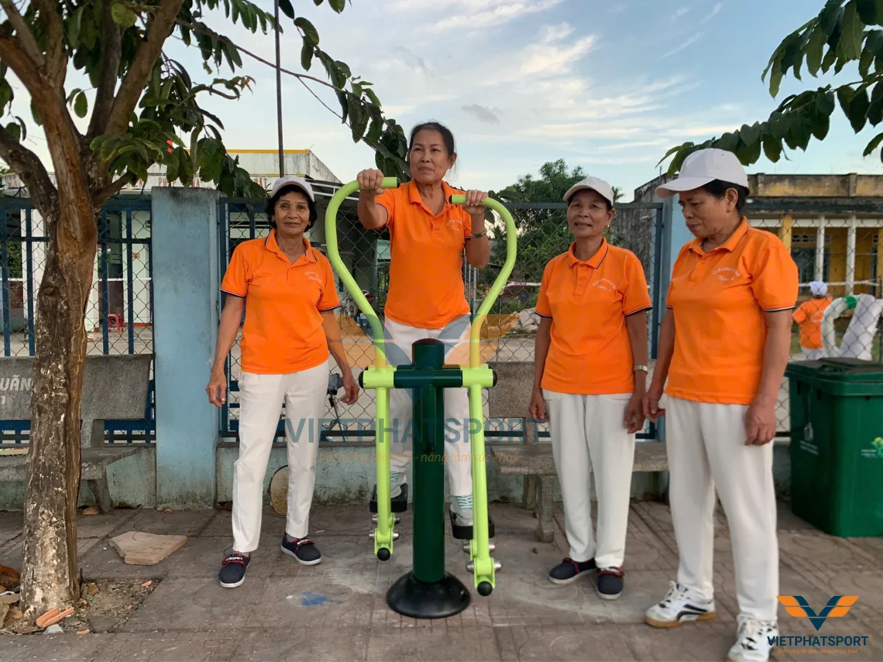 8 thôn tại xã Mê Pu, Bình Thuận đạt tiêu chí nông thôn mới với máy tập thể thao ngoài trời