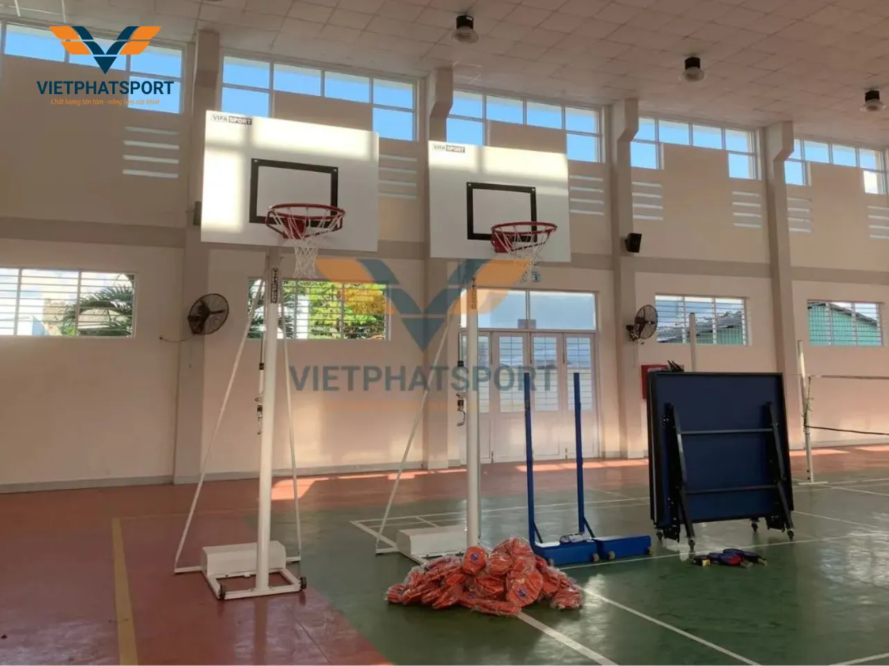 Học sinh trường THCS Võ Văn Dánh, Tiền Giang tập luyện cùng thiết bị thể thao do Việt Phát sport cung cấp