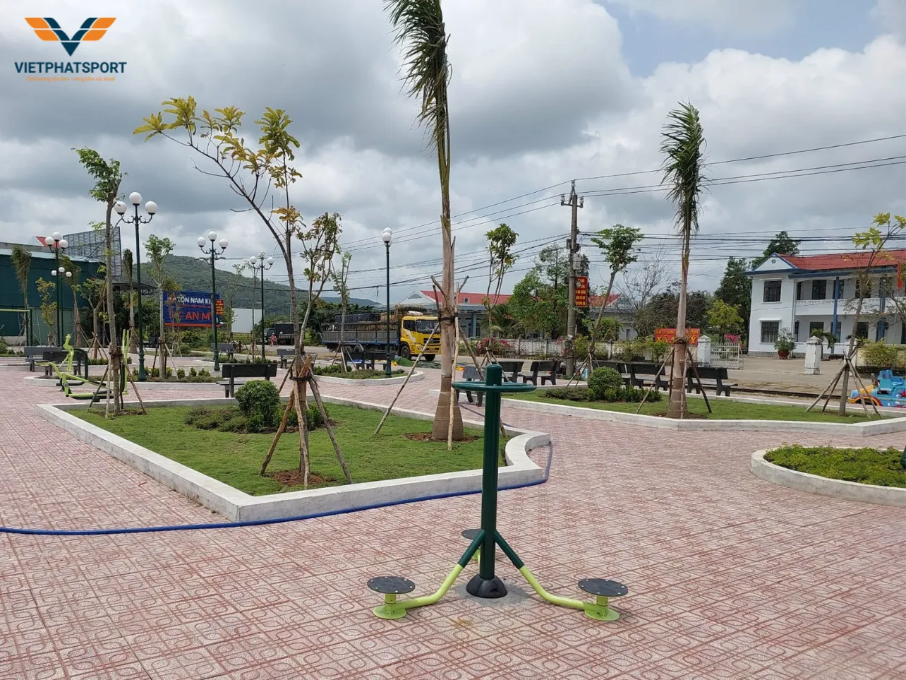 Phú Yên - UBND Xã An Mỹ tô điểm thêm cho công viên xã bằng các thiết bị thể thao ngoài trời