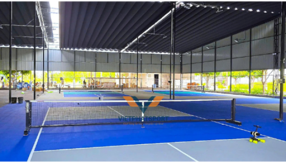 Nên Chọn Trụ Pickleball Di Động Hay Cố Định?