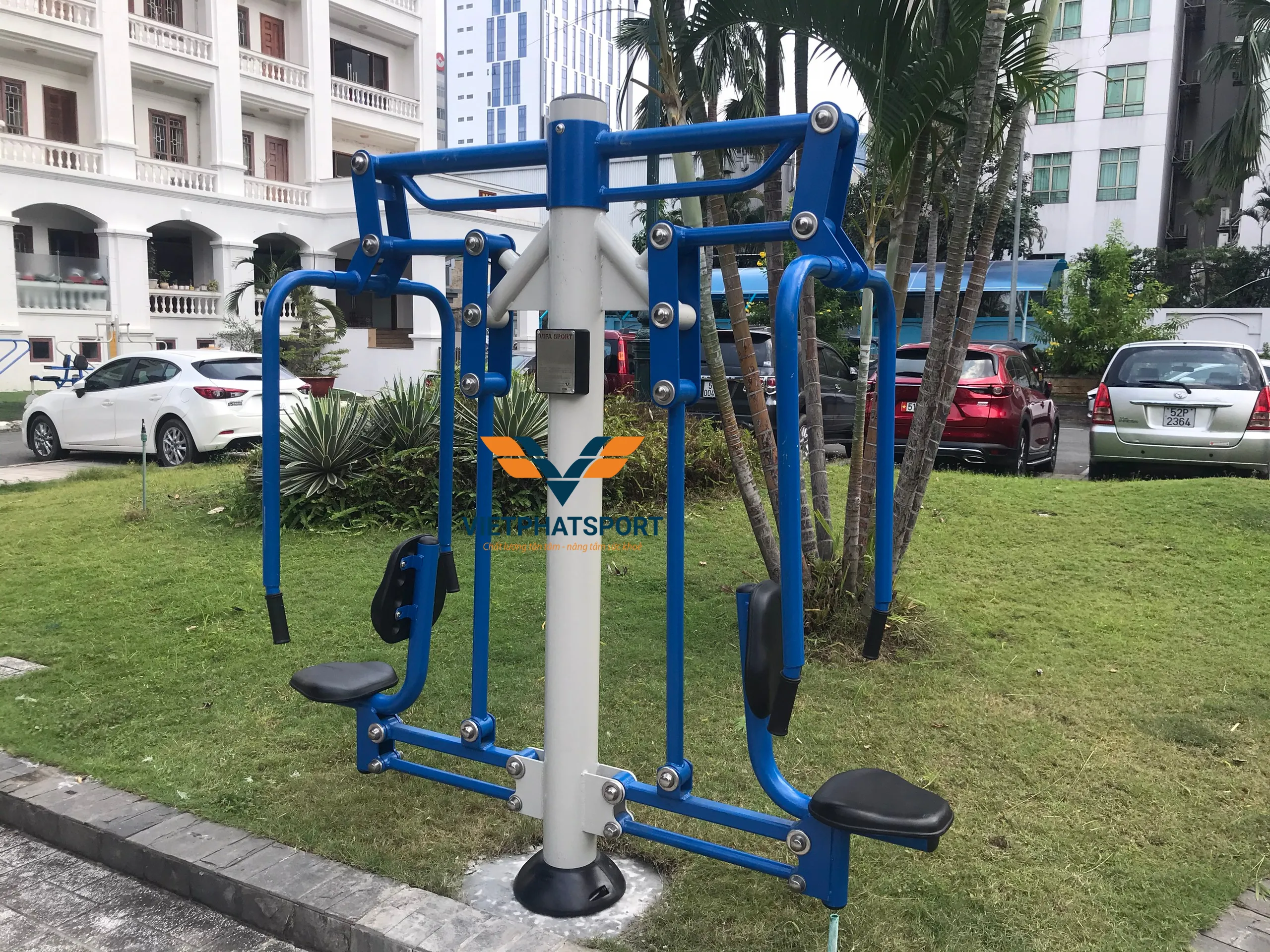 Máy Đẩy Tay Ngoài Trời