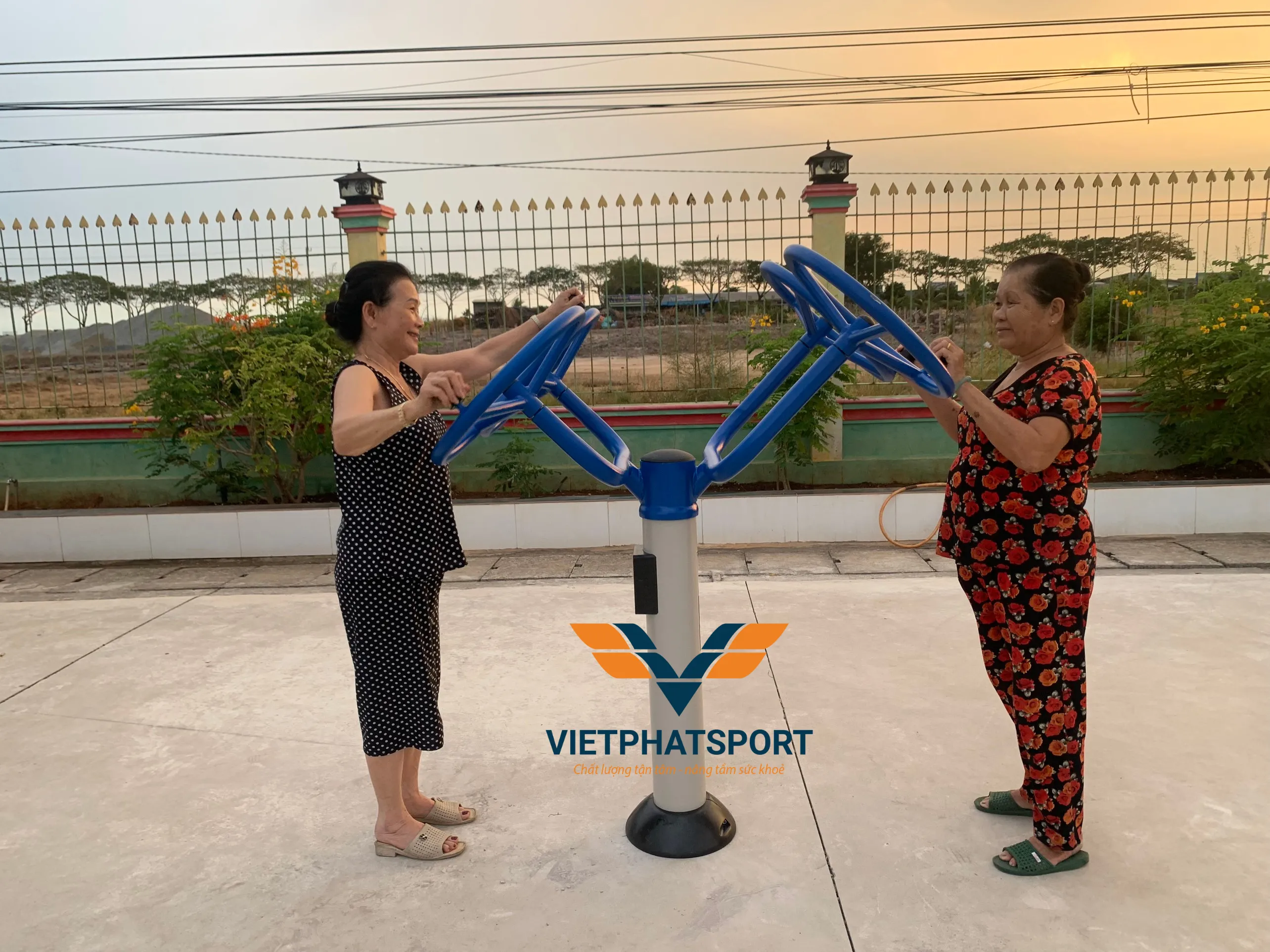 Máy Tay Vai Đôi Ngoài Trời