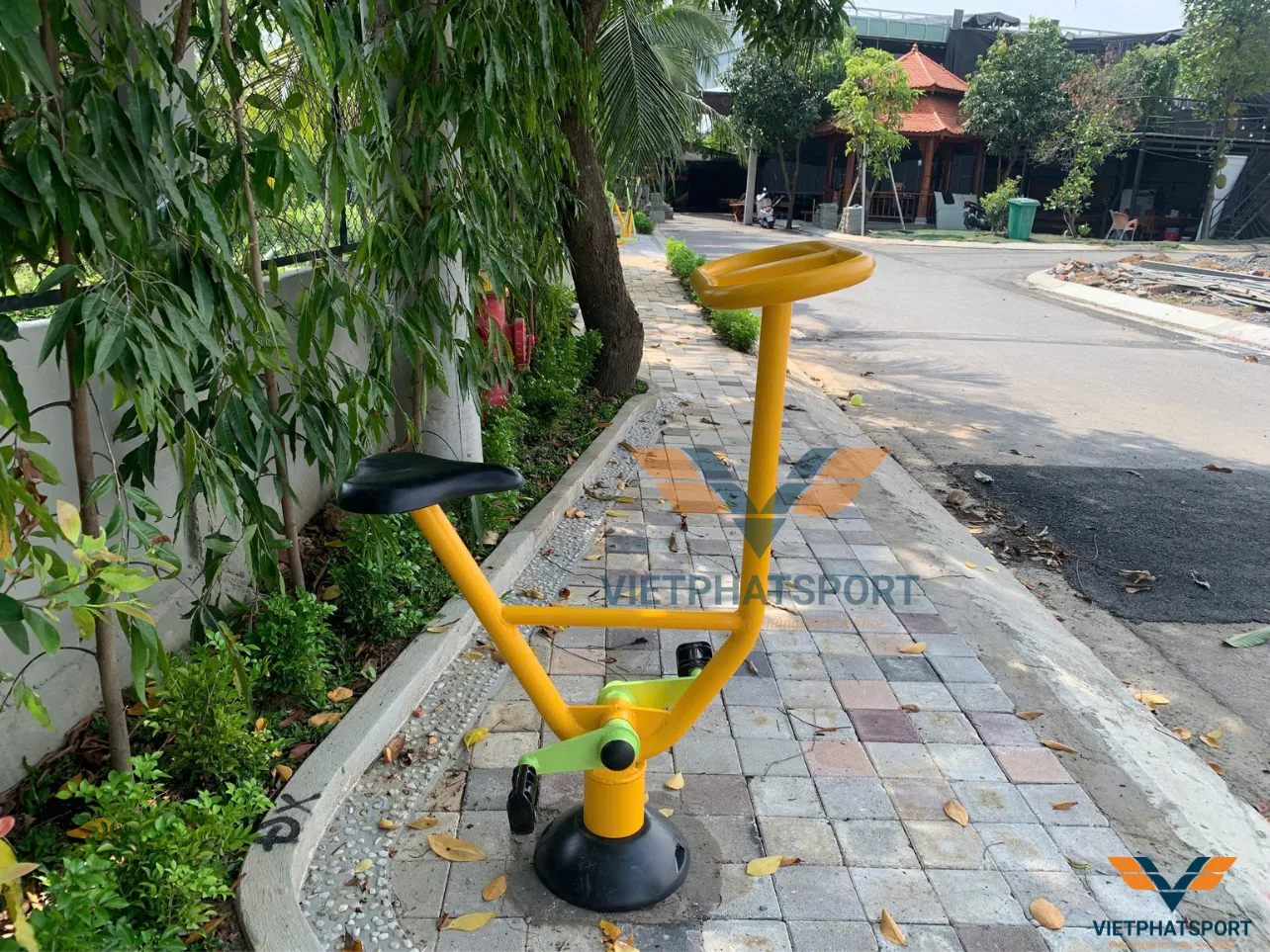 Máy Đạp Xe Giá Rẻ Ngoài Trời 