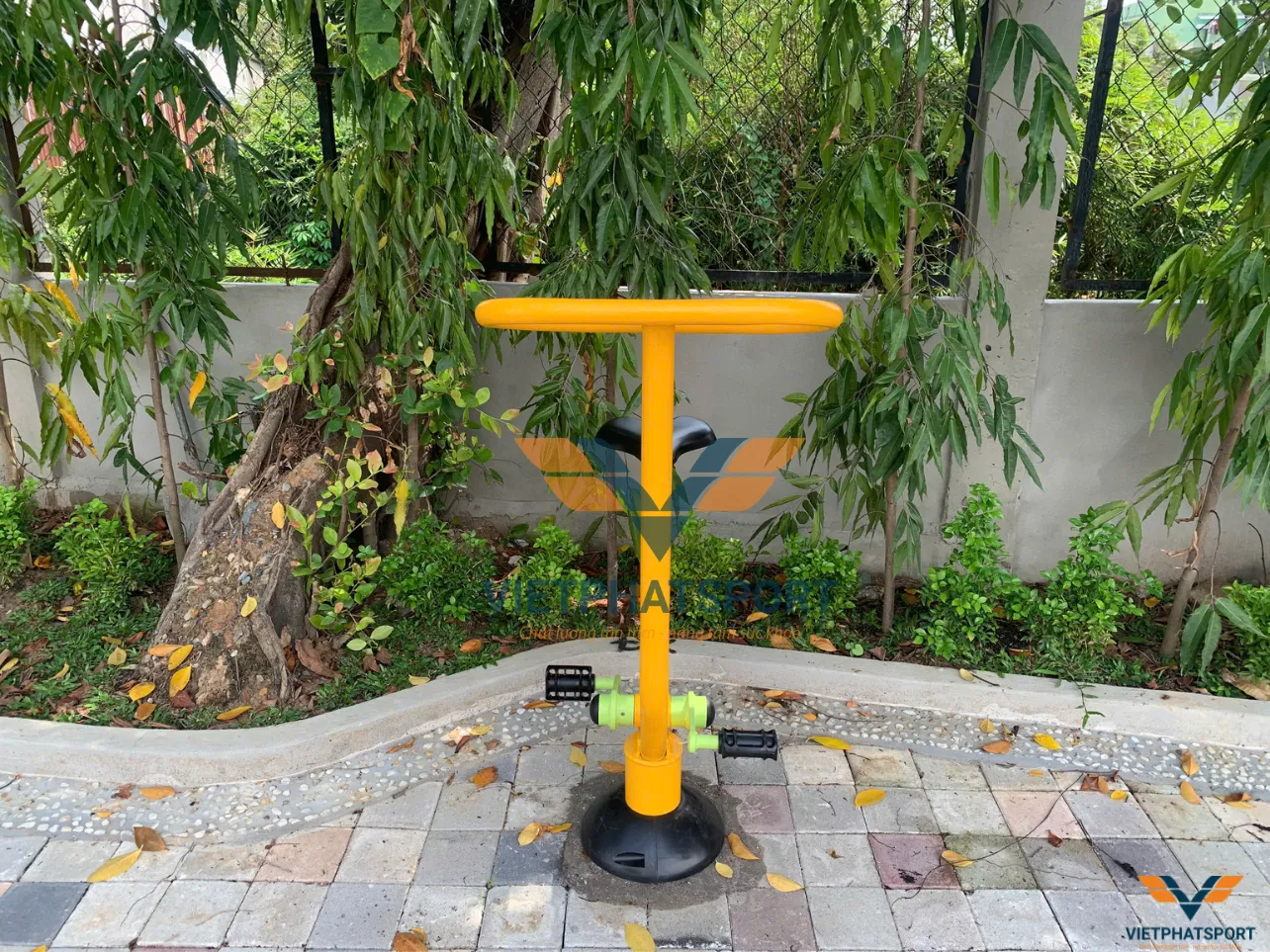 Máy Đạp Xe Giá Rẻ Ngoài Trời 