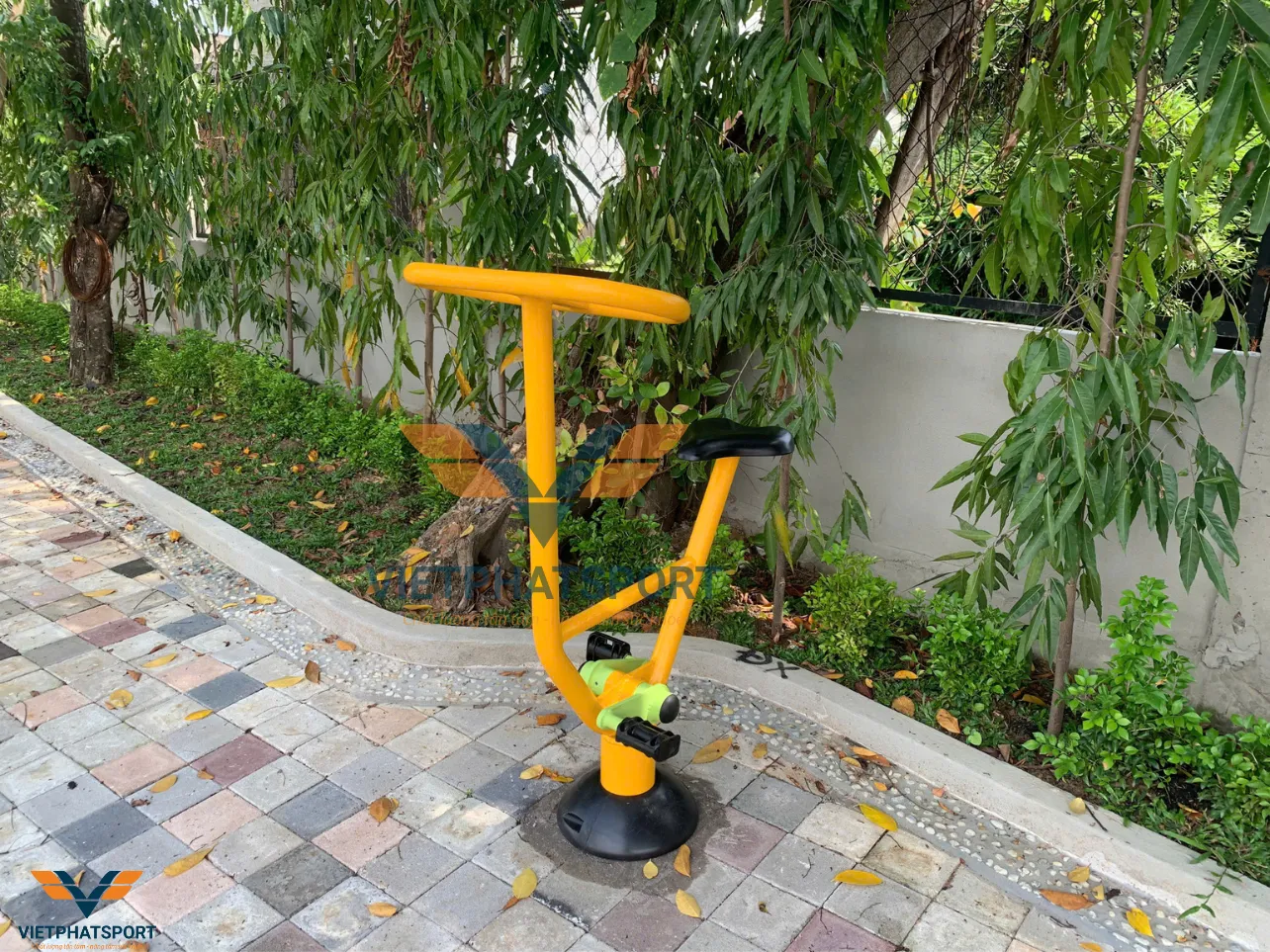 Máy Đạp Xe Giá Rẻ Ngoài Trời 