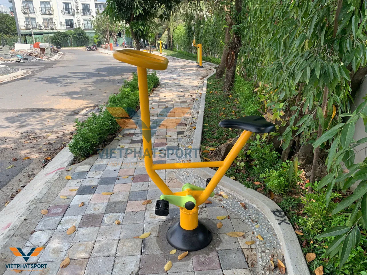 Máy Đạp Xe Giá Rẻ Ngoài Trời 