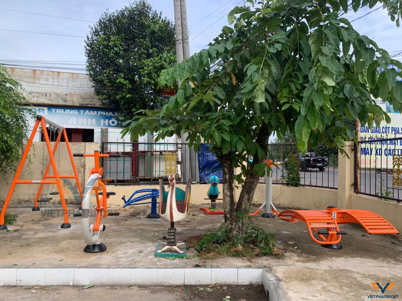 Dụng Cụ Thể Thao Ngoài Trời được Sản Xuất Từ Chất Liệu Gì?