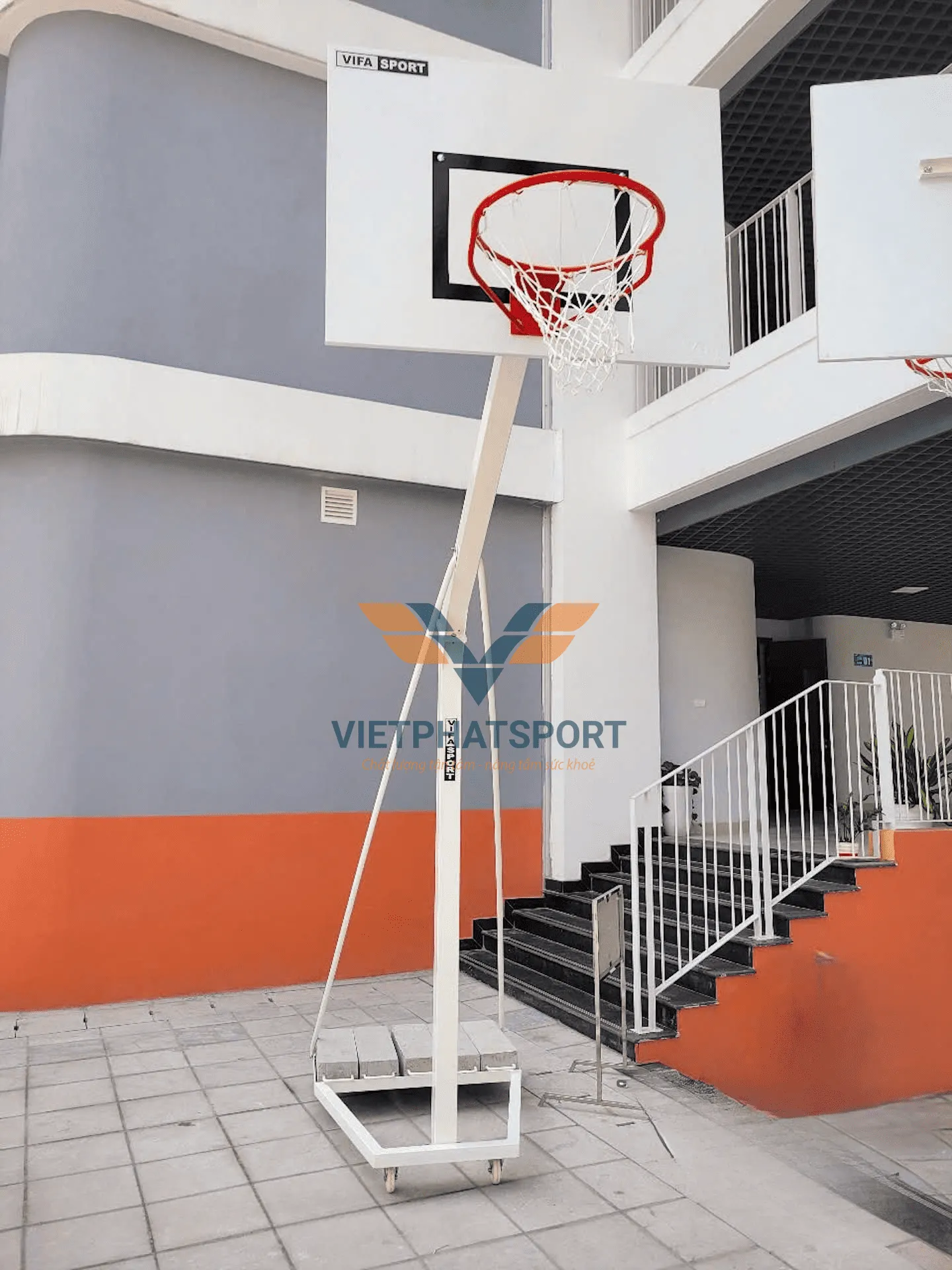 Lắp Đặt Bộ Trụ Bóng Rổ Ngoài Trời Tốn Bao Nhiêu Chi Phí?