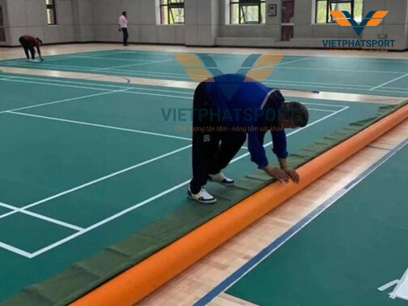 Thi Công Thảm Sân Cầu Lông Trong Nhà