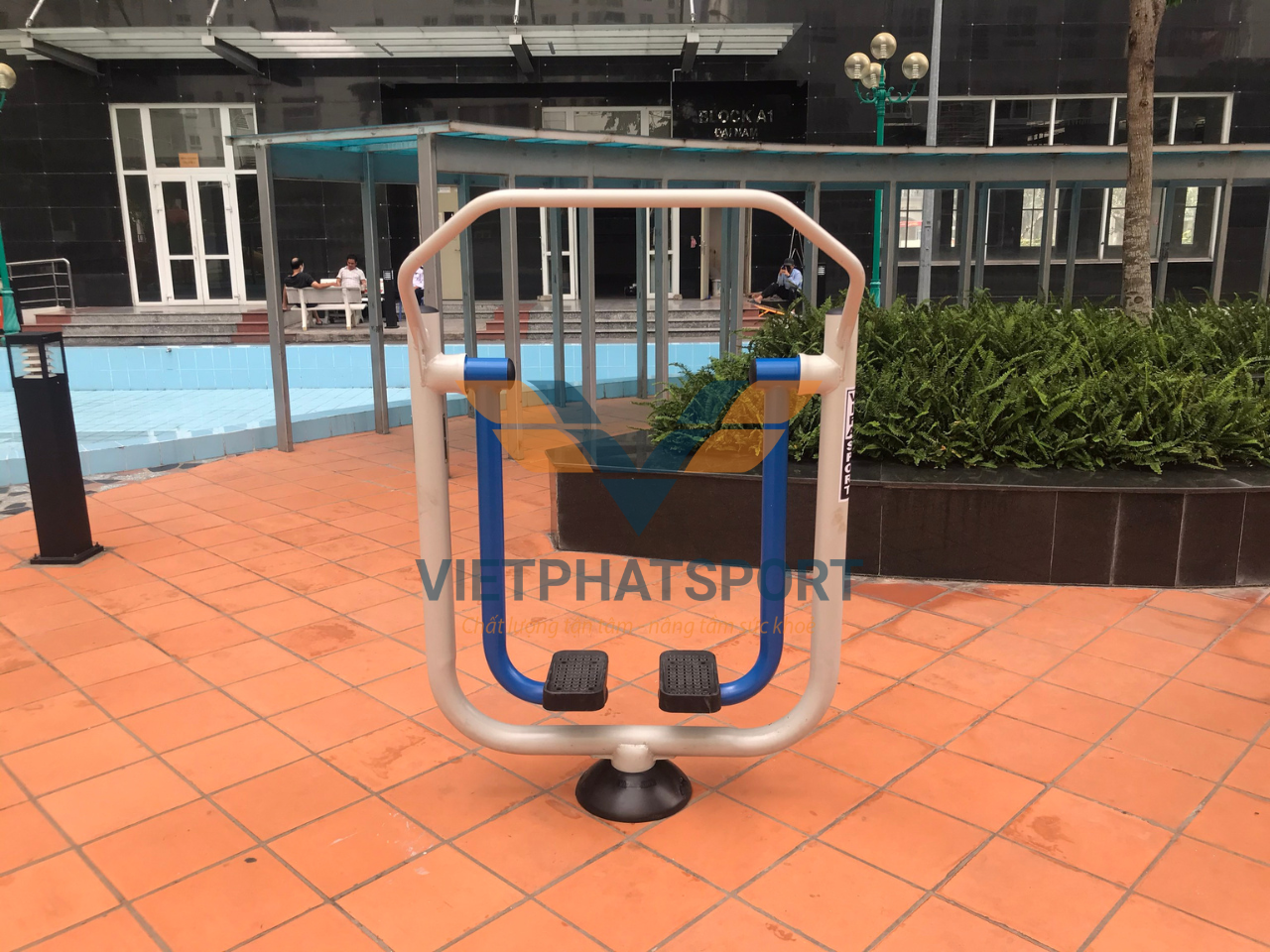 Chung cư Tara Residence lắp đặt dụng cụ thể thao ngoài trời và thiết bị trẻ em cho cư dân