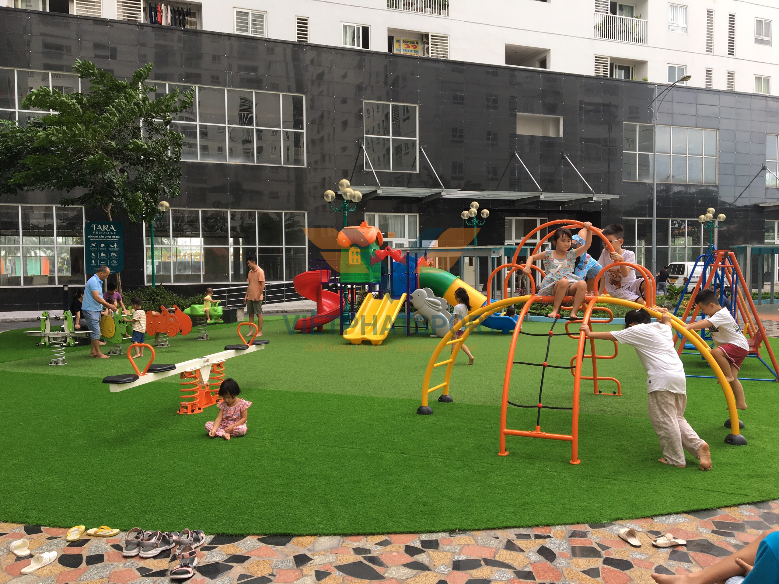 Chung cư Tara Residence lắp đặt dụng cụ thể thao ngoài trời và thiết bị trẻ em cho cư dân