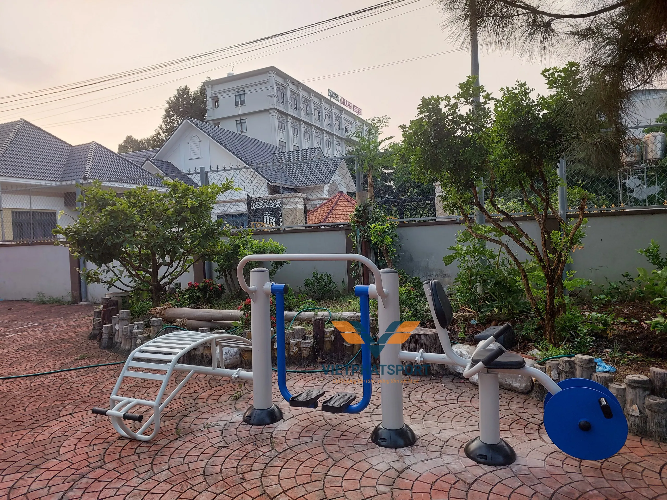 CỤM ĐẠP XE - ĐI BỘ TRÊN KHÔNG - LƯNG BỤNG