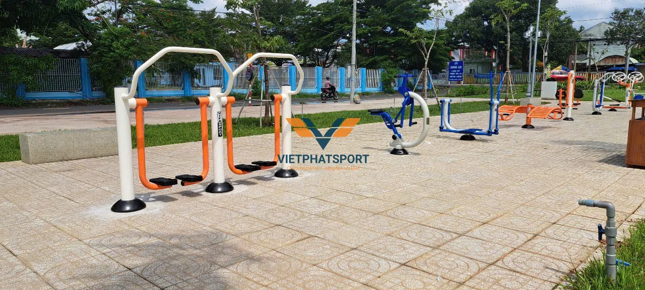 CỤM ĐI BỘ TRÊN KHÔNG ĐÔI CAM