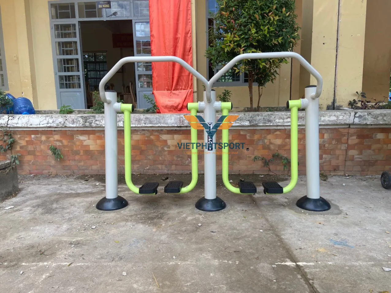 CỤM ĐI BỘ TRÊN KHÔNG ĐÔI CAM