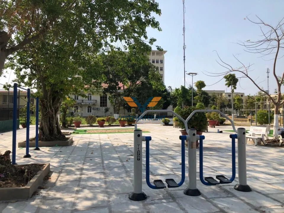 CỤM ĐI BỘ TRÊN KHÔNG ĐÔI XANH