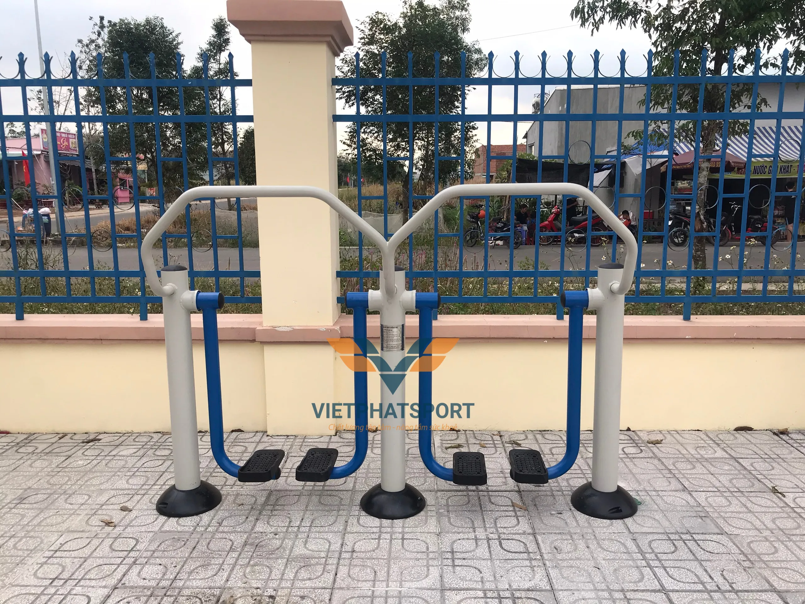 CỤM ĐI BỘ TRÊN KHÔNG ĐÔI XANH