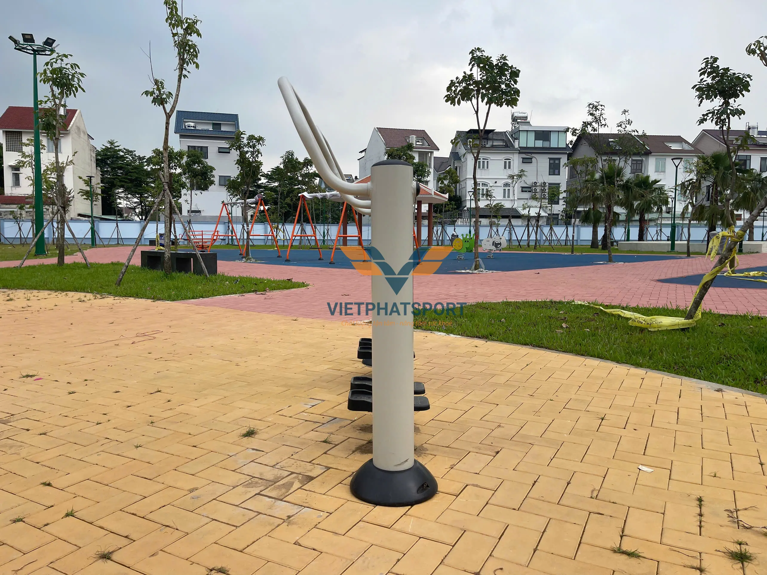 CỤM ĐI BỘ TRÊN KHÔNG ĐÔI XANH