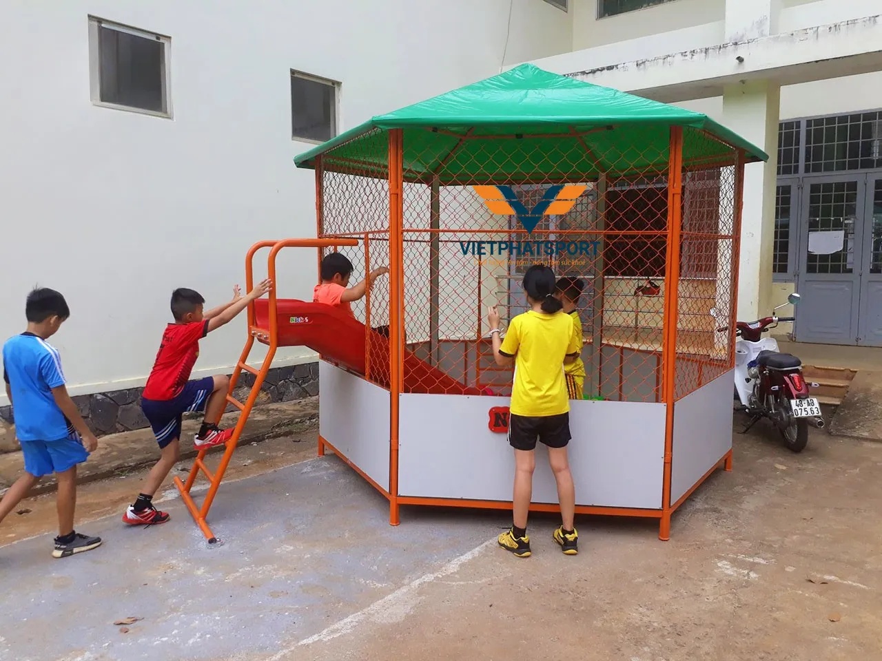 NHÀ BÓNG, VÁCH LEO, CẦU TRƯỢT NIK7905