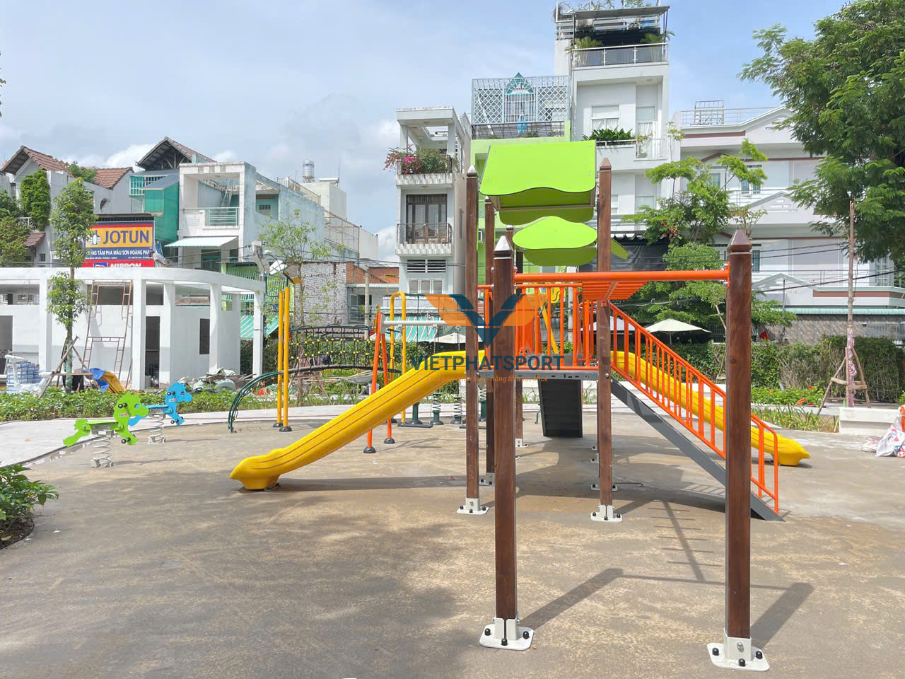 CỤM VẬN ĐỘNG LIÊN HOÀN 2 MÁI CHE, TRỤ GỖ NIK703221W