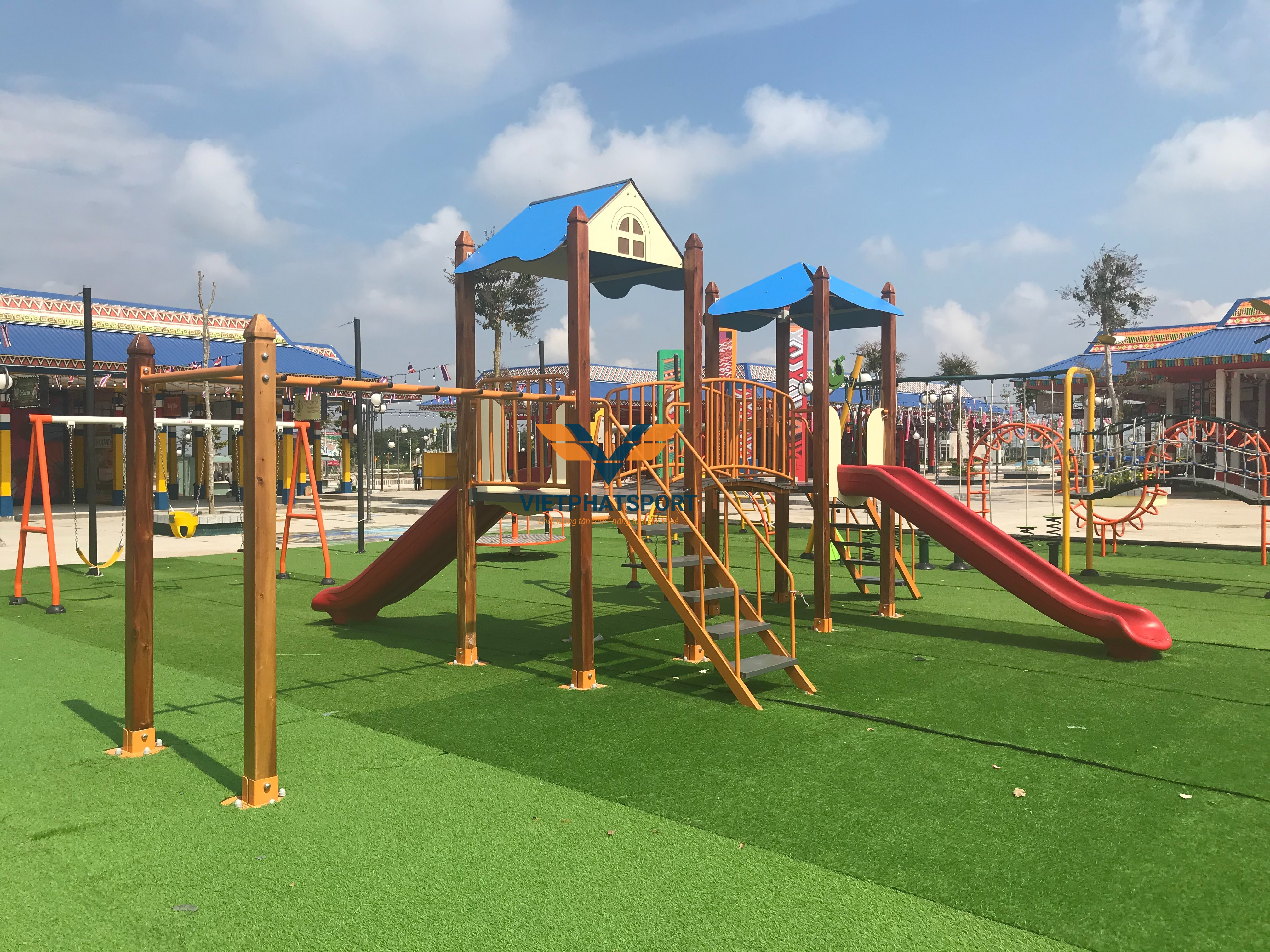 CỤM VẬN ĐỘNG LIÊN HOÀN 2 MÁI CHE, TRỤ GỖ NIK703221W