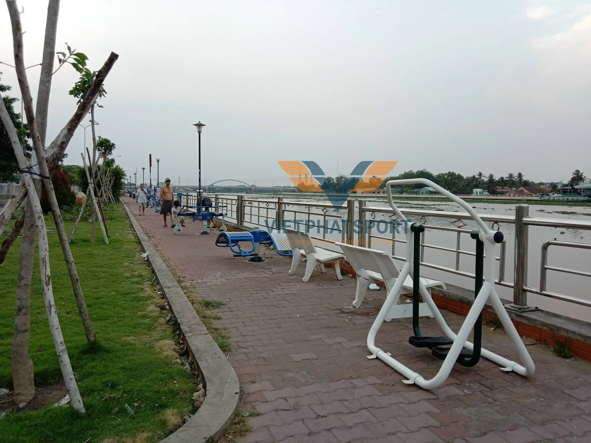 DỤNG CỤ ĐI BỘ TRÊN KHÔNG 721421