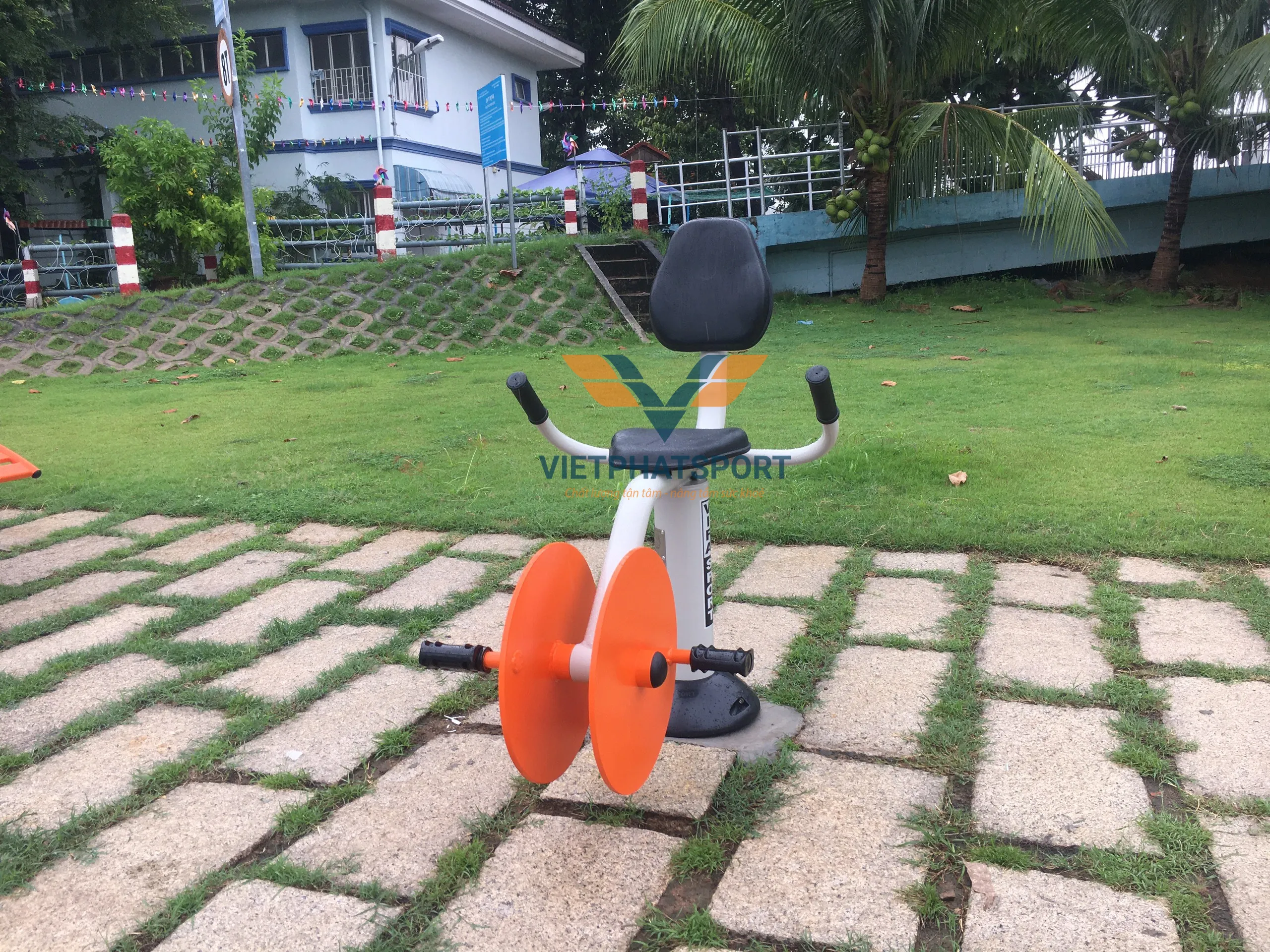 DỤNG CỤ ĐẠP XE TỰA LƯNG 731423