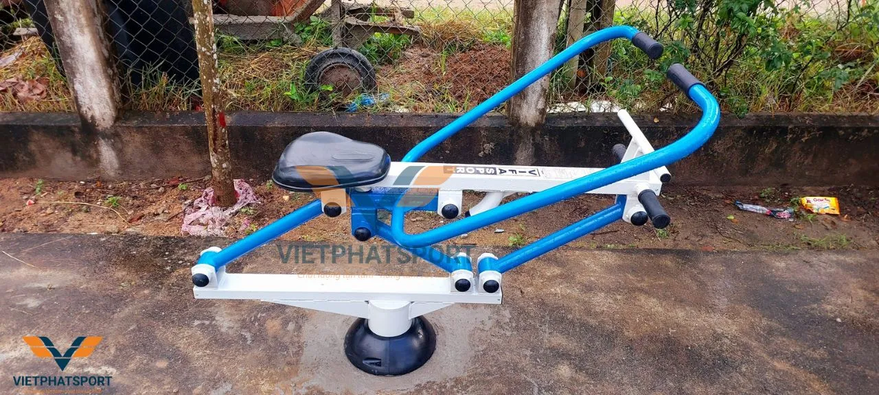 Bà con tại 2 thôn của xã Ân Hữu, Bình Định hớn hở với các máy tập công viên do UBND xã đầu tư