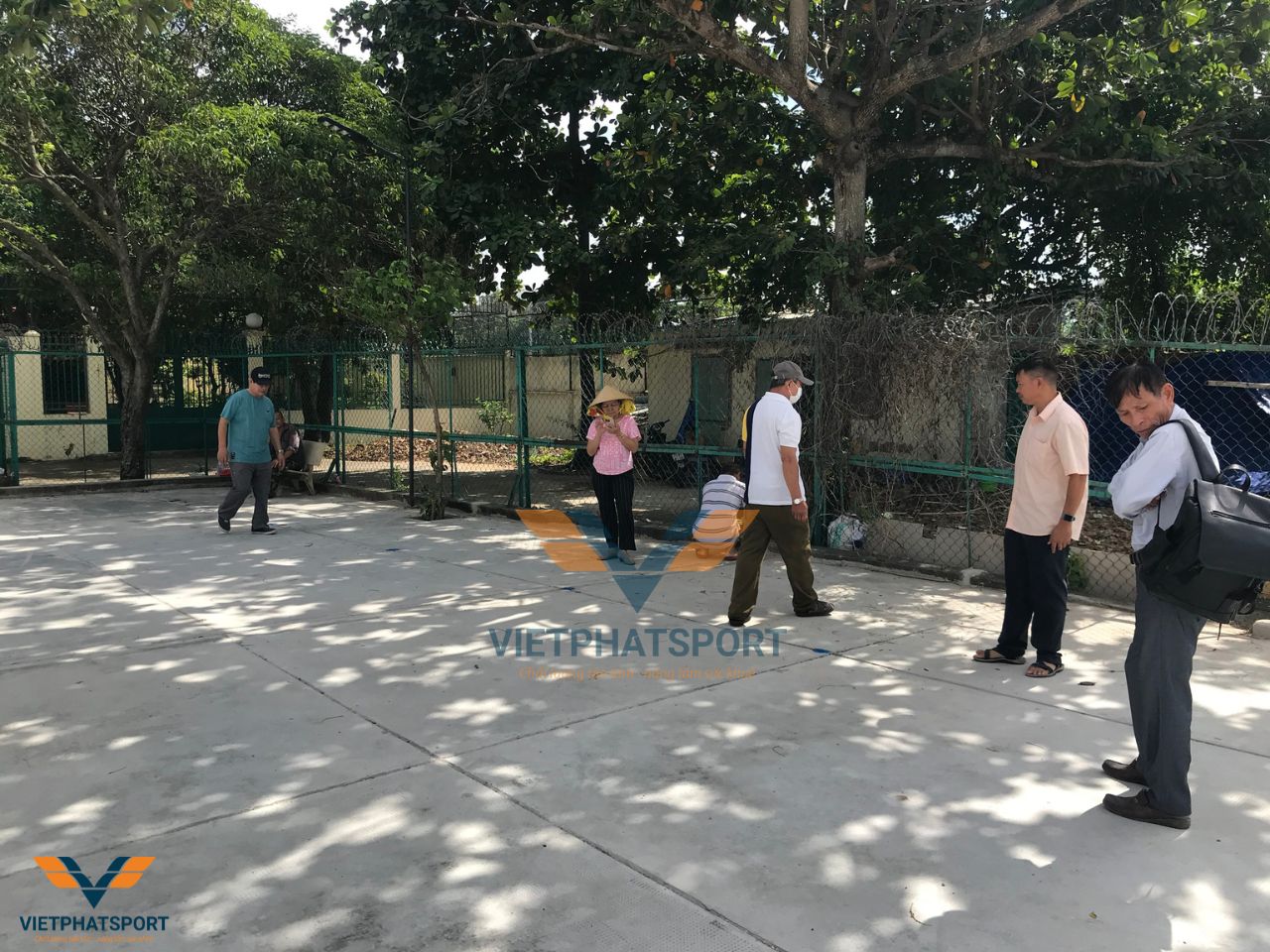 Bà con trong KP2, Phường Hiệp Bình Chánh, TP. HCM đầu tư lắp đặt dụng cụ thể dục ngoài trời tại Công viên Bờ Sông Sài Gòn