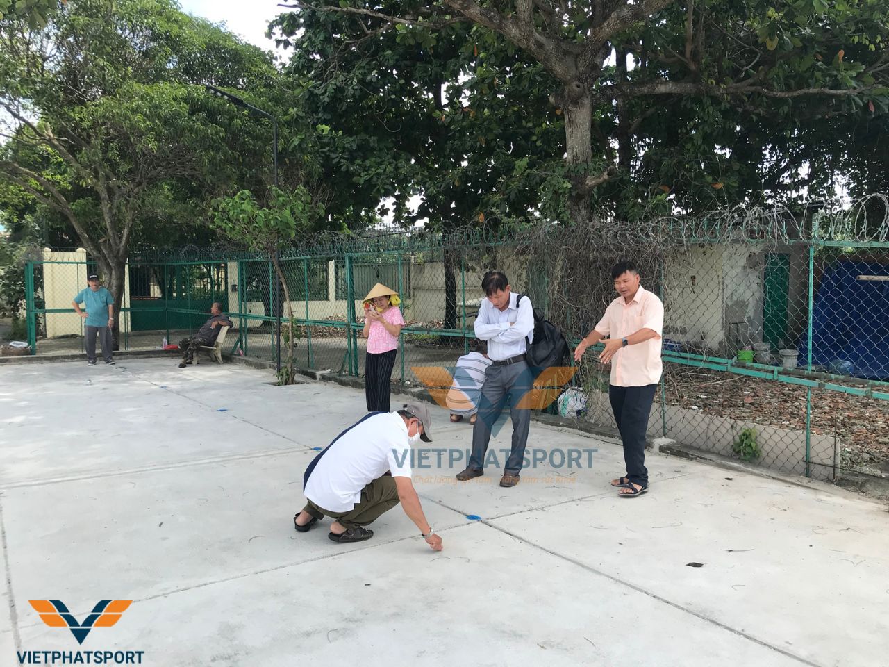 Bà con trong KP2, Phường Hiệp Bình Chánh, TP. HCM đầu tư lắp đặt dụng cụ thể dục ngoài trời tại Công viên Bờ Sông Sài Gòn