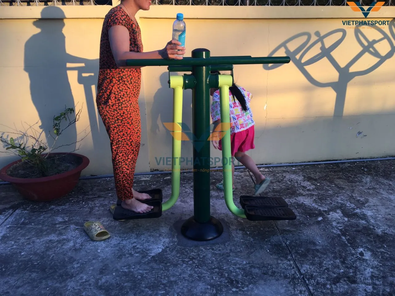 Bạc Liêu - Bà con của xã Minh Diệu đón nhận tin vui khi UBND xã đầu tư vào việc lắp đặt máy tập thể dục ngoài trời