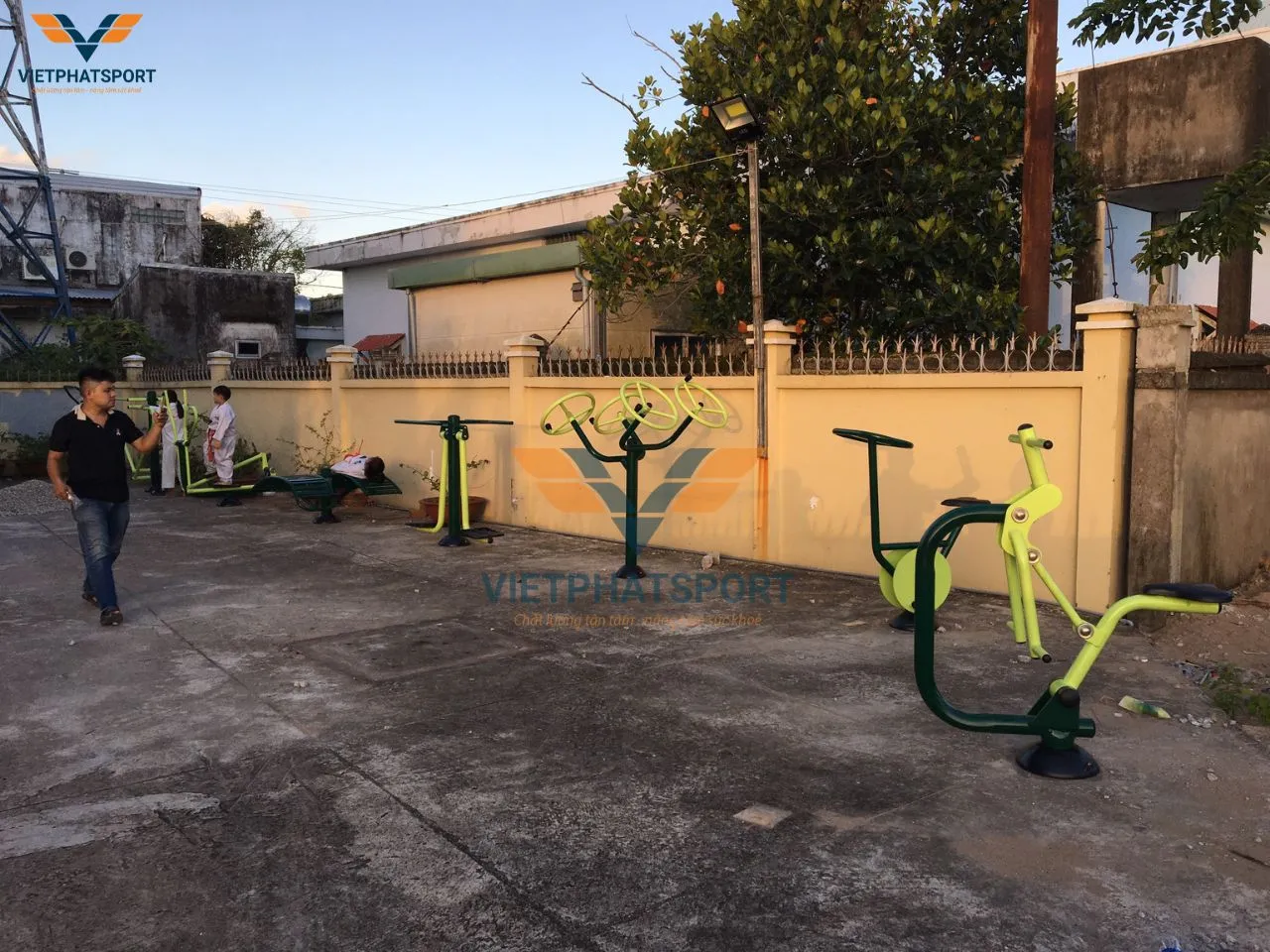 Bạc Liêu - Bà con của xã Minh Diệu đón nhận tin vui khi UBND xã đầu tư vào việc lắp đặt máy tập thể dục ngoài trời