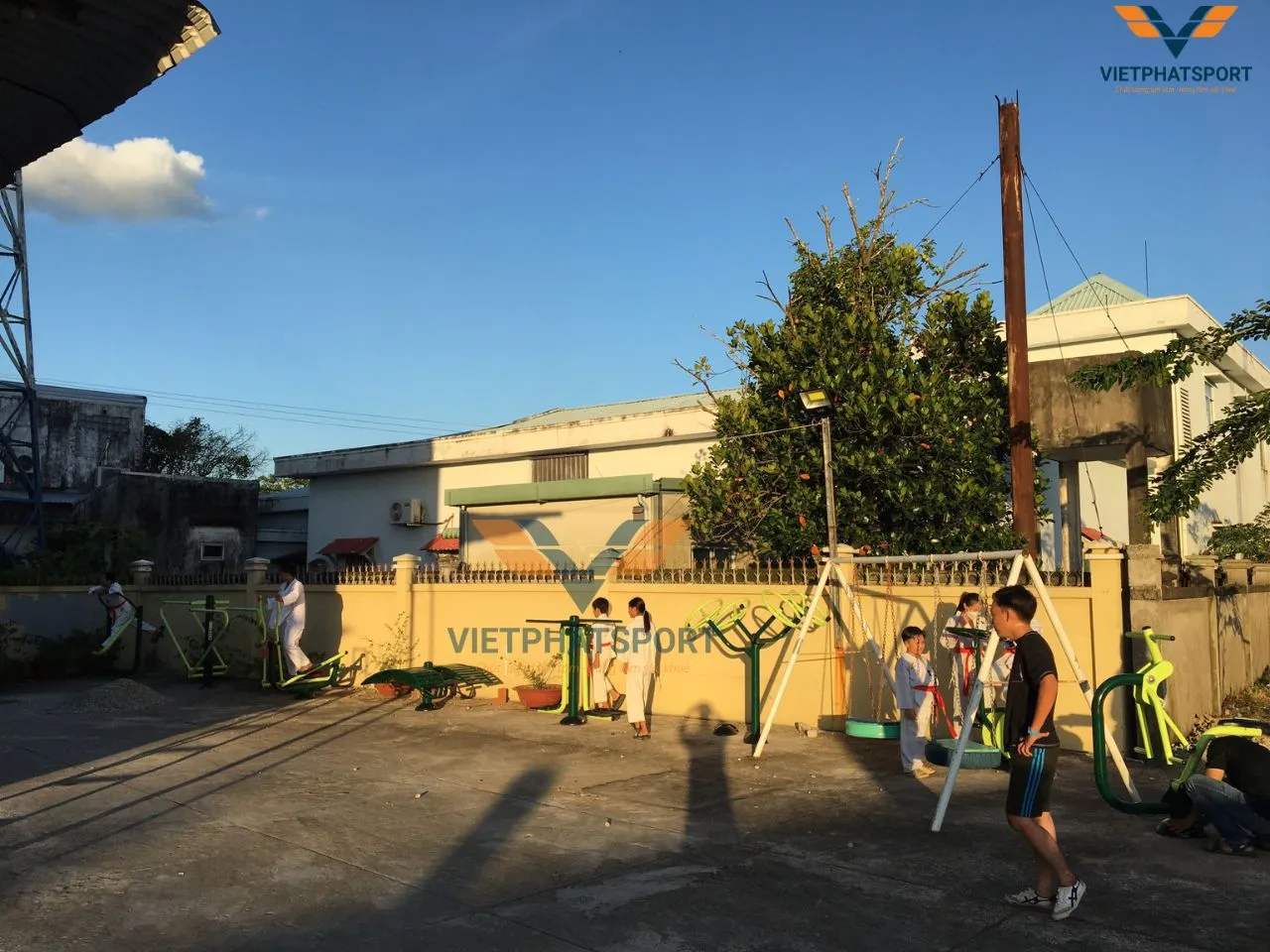 Bạc Liêu - Bà con của xã Minh Diệu đón nhận tin vui khi UBND xã đầu tư vào việc lắp đặt máy tập thể dục ngoài trời