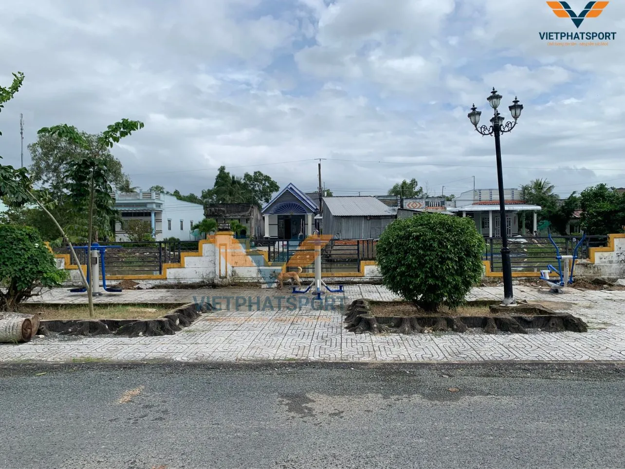 Cà Mau - UBND xã Tân Thành tiến hành lắp đặt dụng cụ thể dục ngoài trời tại công viên văn hóa xã