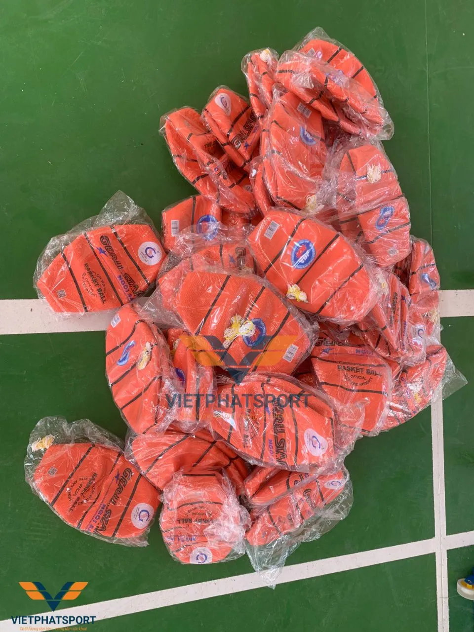 Học sinh trường THCS Võ Văn Dánh, Tiền Giang tập luyện cùng thiết bị thể thao do Việt Phát sport cung cấp