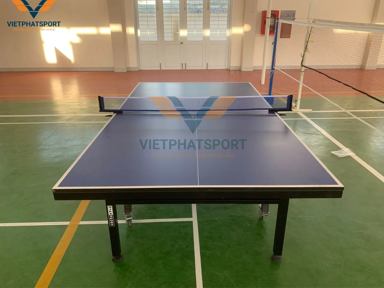 Học sinh trường THCS Võ Văn Dánh, Tiền Giang tập luyện cùng thiết bị thể thao do Việt Phát sport cung cấp
