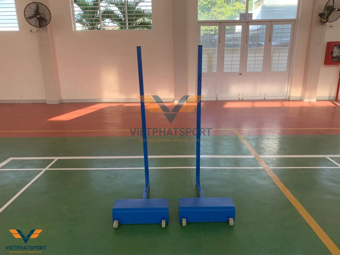 Học sinh trường THCS Võ Văn Dánh, Tiền Giang tập luyện cùng thiết bị thể thao do Việt Phát sport cung cấp