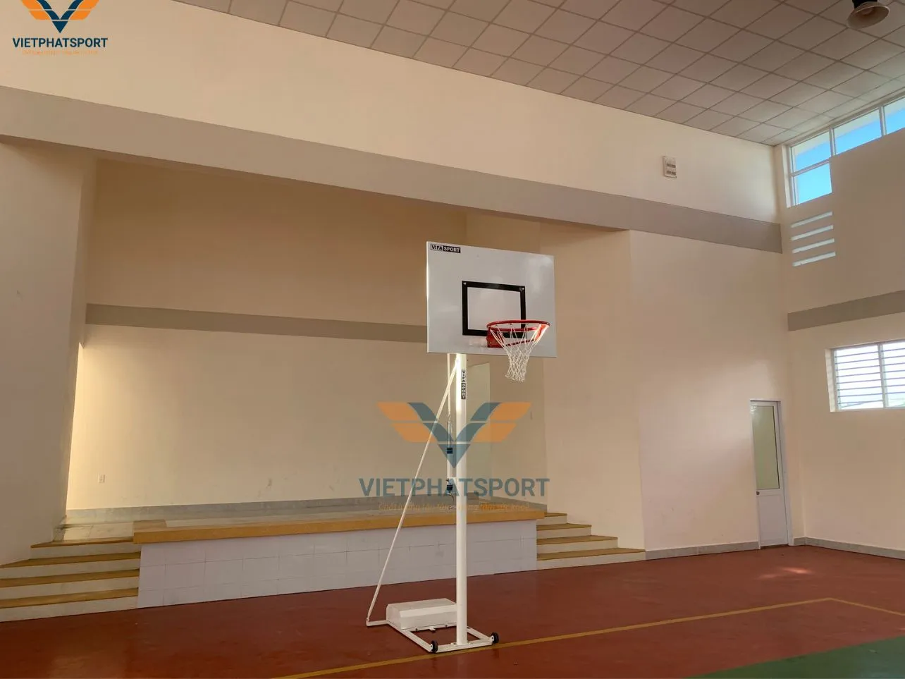 Học sinh trường THCS Võ Văn Dánh, Tiền Giang tập luyện cùng thiết bị thể thao do Việt Phát sport cung cấp