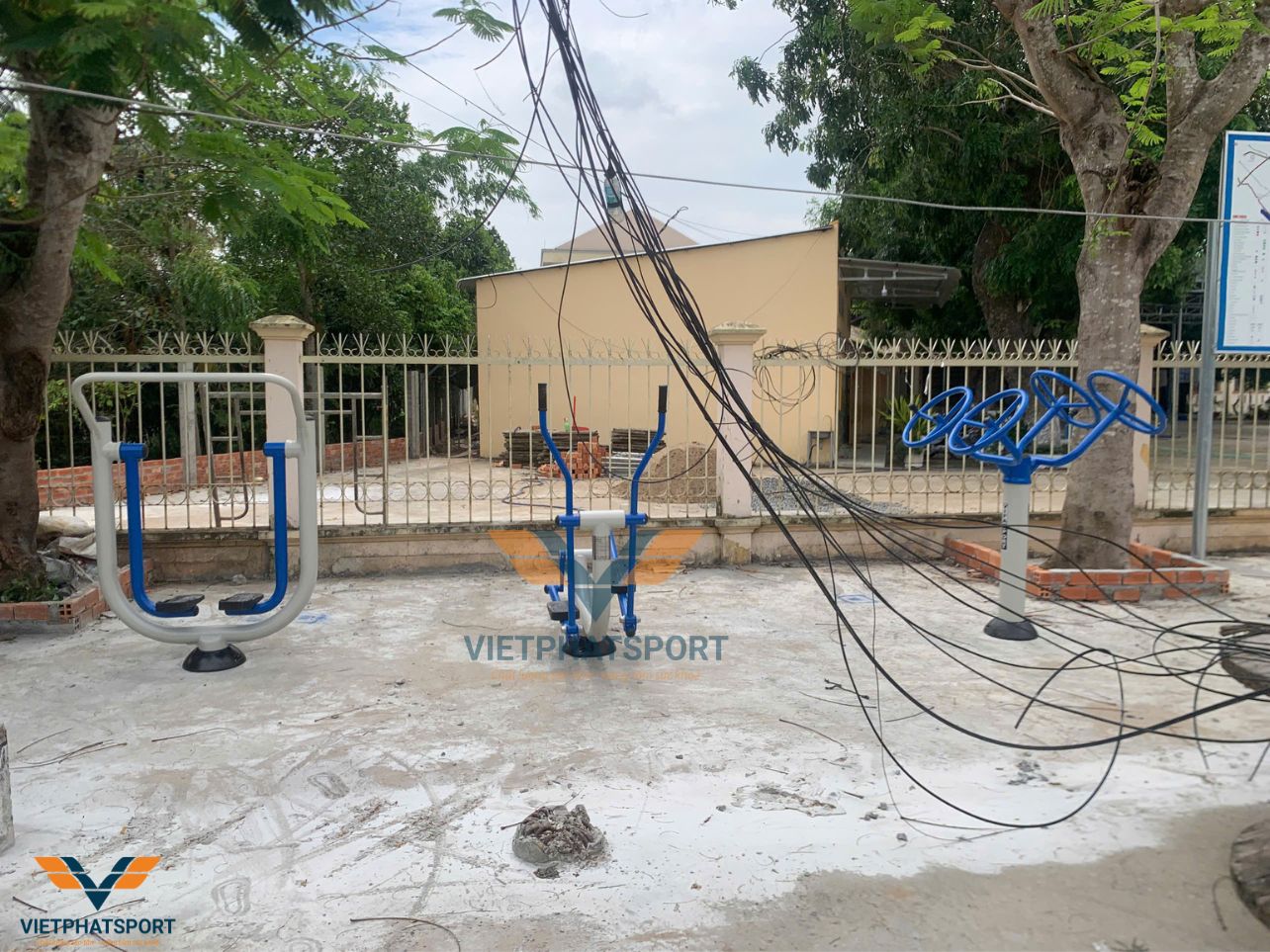 Máy tập thể dục ngoài trời đã giúp cho xã Định Hòa, Đồng Tháp đạt tiêu chí nông thôn mới trong năm 2025