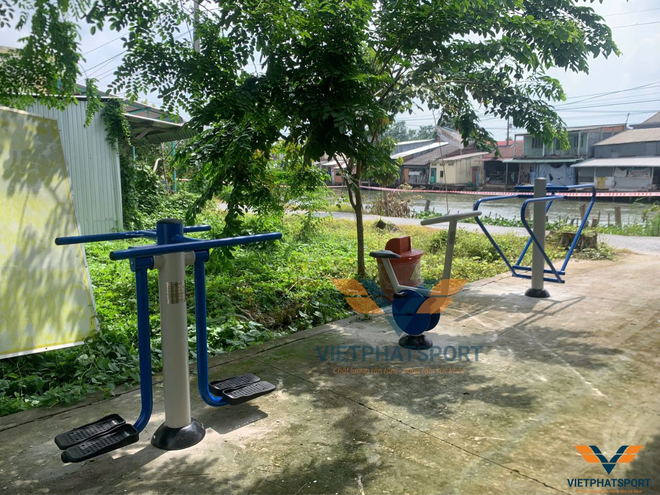 Máy tập thể dục ngoài trời đã giúp cho xã Định Hòa, Đồng Tháp đạt tiêu chí nông thôn mới trong năm 2025