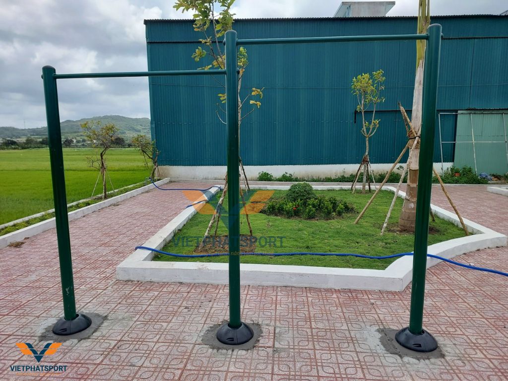 Phú Yên - UBND Xã An Mỹ tô điểm thêm cho công viên xã bằng các thiết bị thể thao ngoài trời