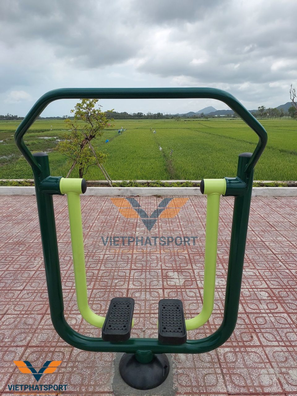 Phú Yên - UBND Xã An Mỹ tô điểm thêm cho công viên xã bằng các thiết bị thể thao ngoài trời