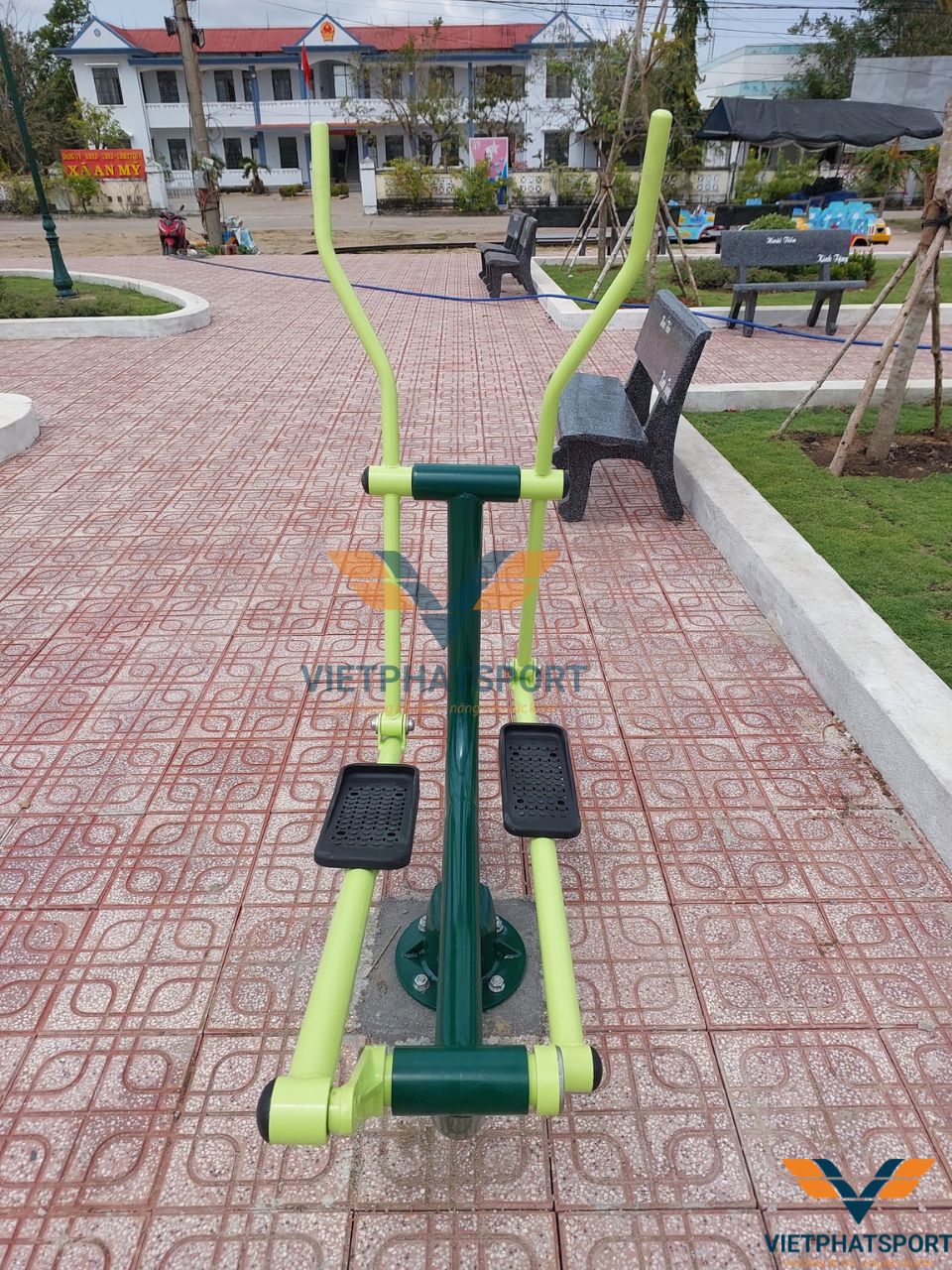 Phú Yên - UBND Xã An Mỹ tô điểm thêm cho công viên xã bằng các thiết bị thể thao ngoài trời