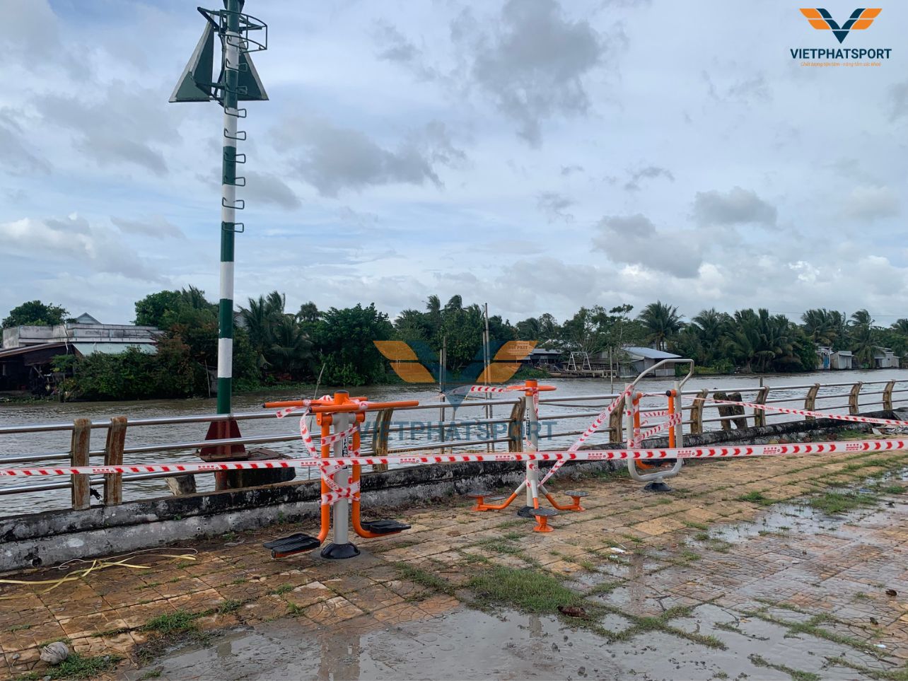 UBND Xã Vị Thanh - Hậu Giang triển khai lắp đặt dụng cụ thể thao ngoài trời trên địa bàn xã