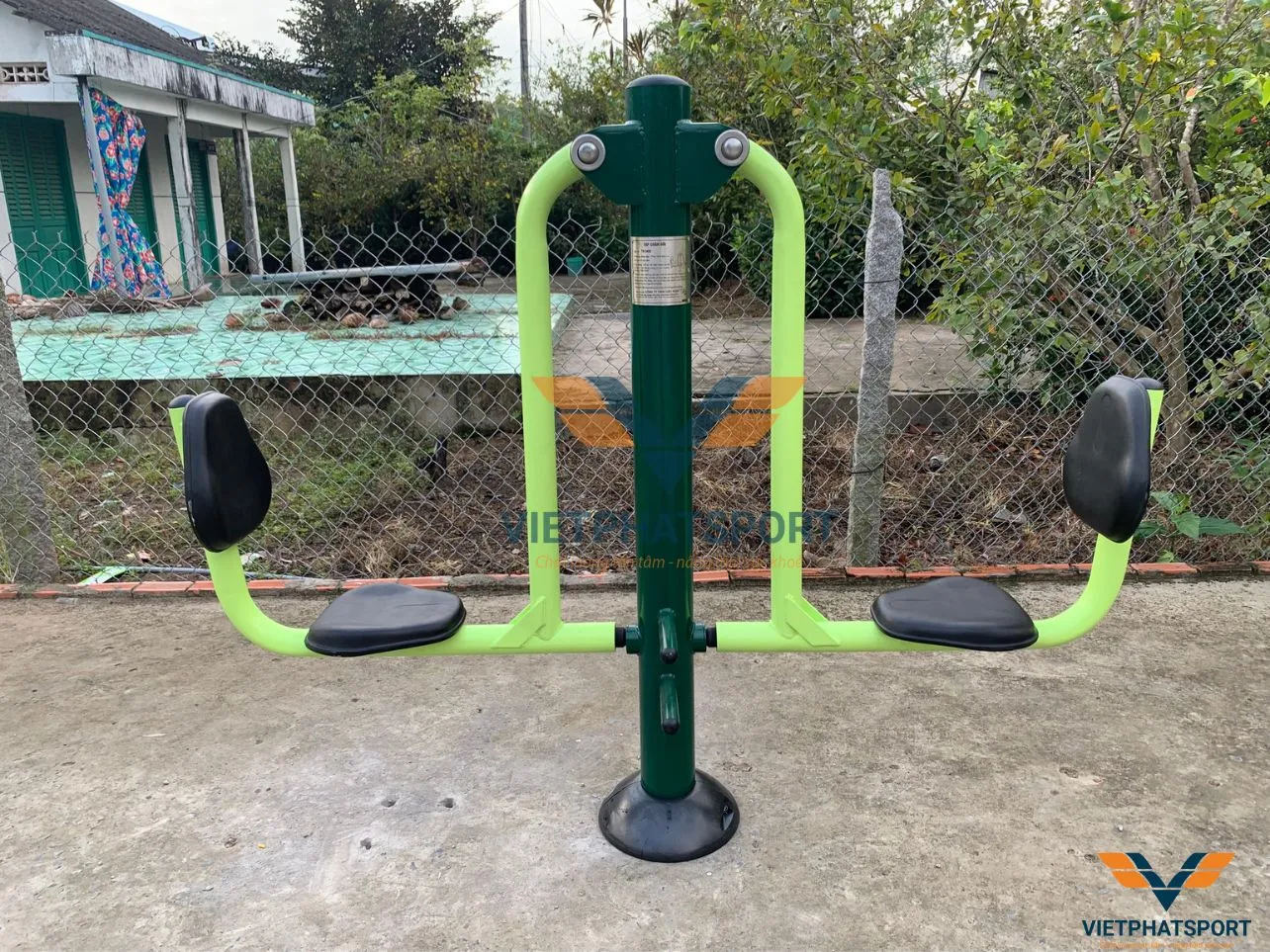 Việt Phát Sport đồng hành cùng UBND xã Vĩnh Thới, Đồng Tháp trong việc mang máy tập thể thao về các ấp trên địa bàn xã