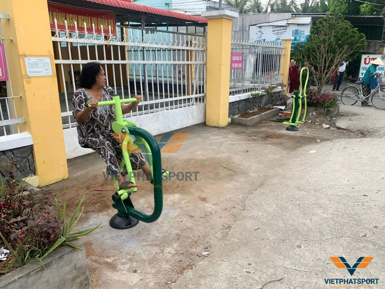 Việt Phát Sport đồng hành cùng UBND xã Vĩnh Thới, Đồng Tháp trong việc mang máy tập thể thao về các ấp trên địa bàn xã