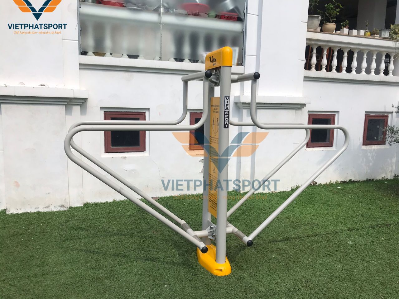 Hoàn thành lắp đặt máy tập thể dục ngoài trời cho Văn phòng phía Nam - Tổng cục Chính trị