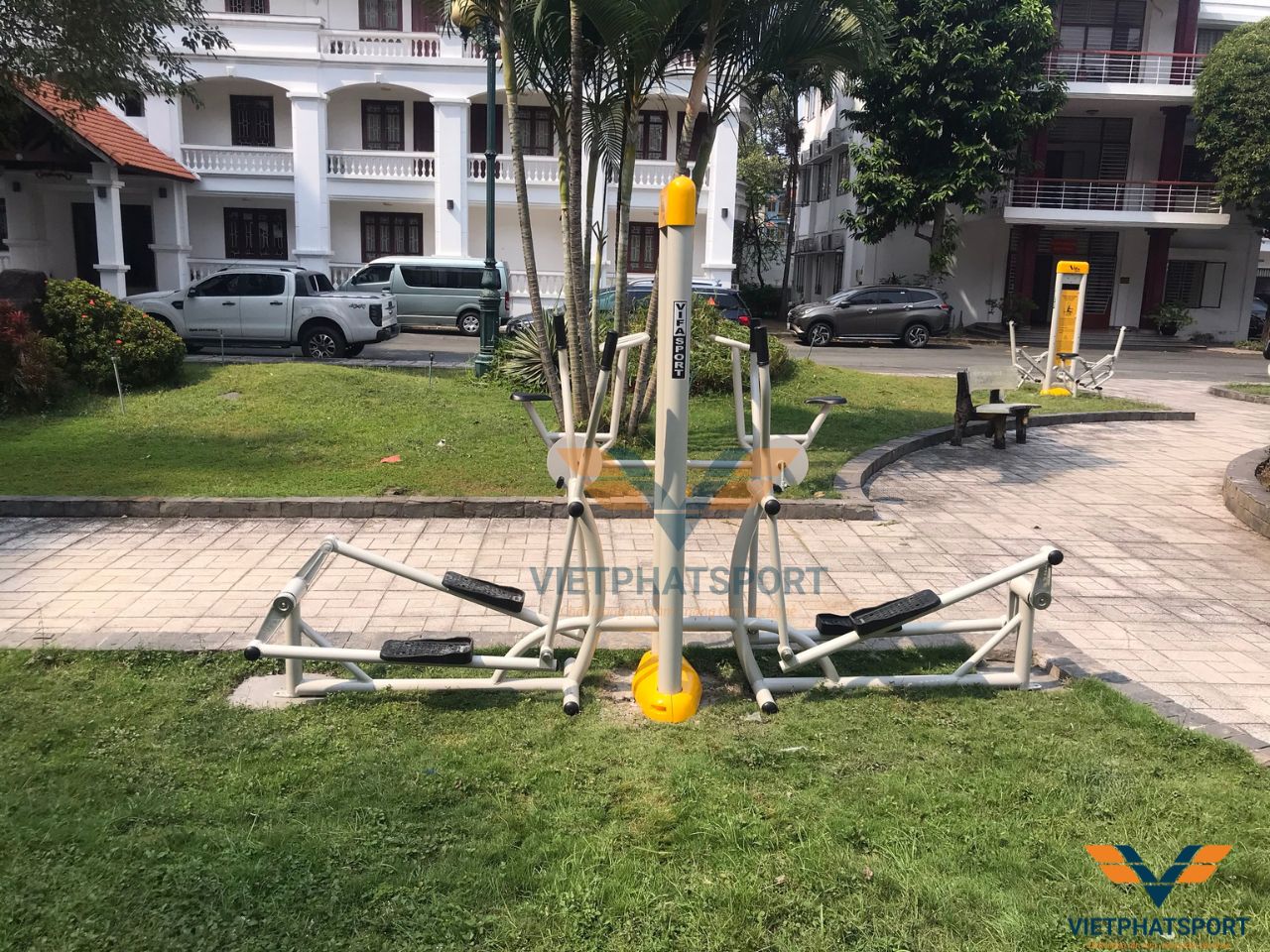 Hoàn thành lắp đặt máy tập thể dục ngoài trời cho Văn phòng phía Nam - Tổng cục Chính trị