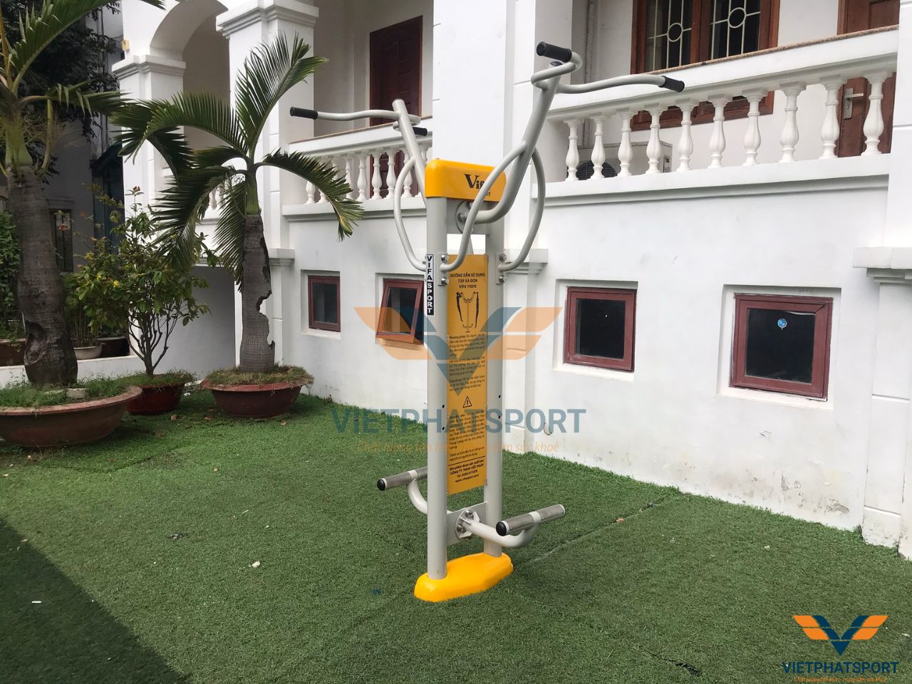 Hoàn thành lắp đặt máy tập thể dục ngoài trời cho Văn phòng phía Nam - Tổng cục Chính trị